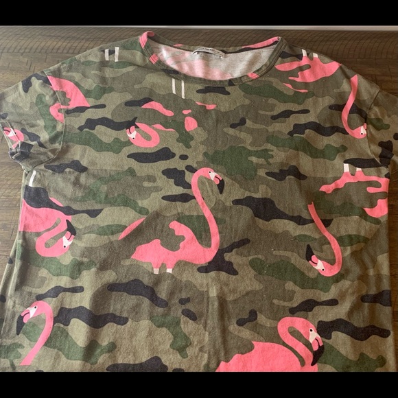 Short sleeve top! Is a little bigger than the size - Picture 2 of 3